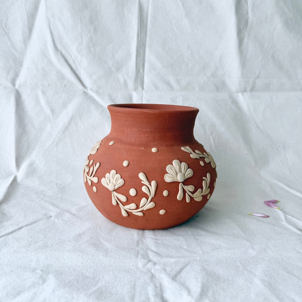 Medium Red Round Embroidered Flower Vase